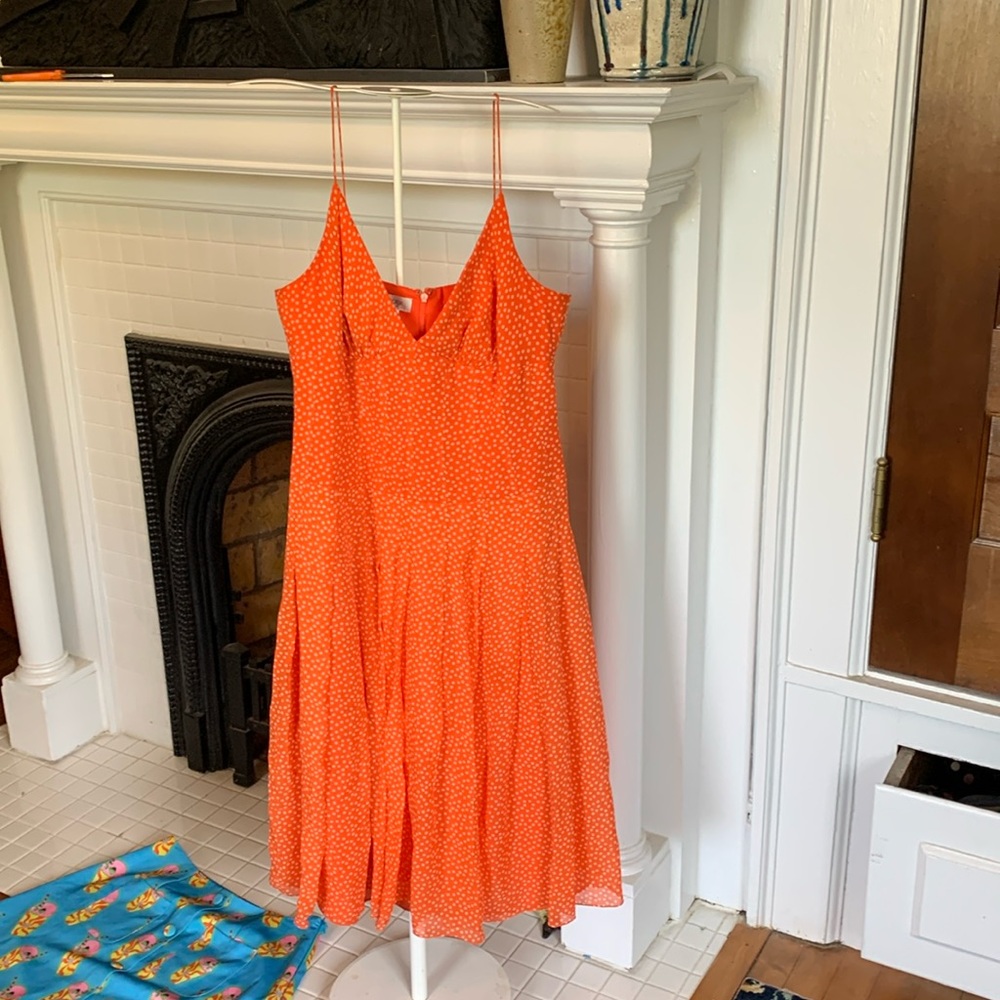 Beautiful 100 percent silk Kay Unger pleated strappy dress.